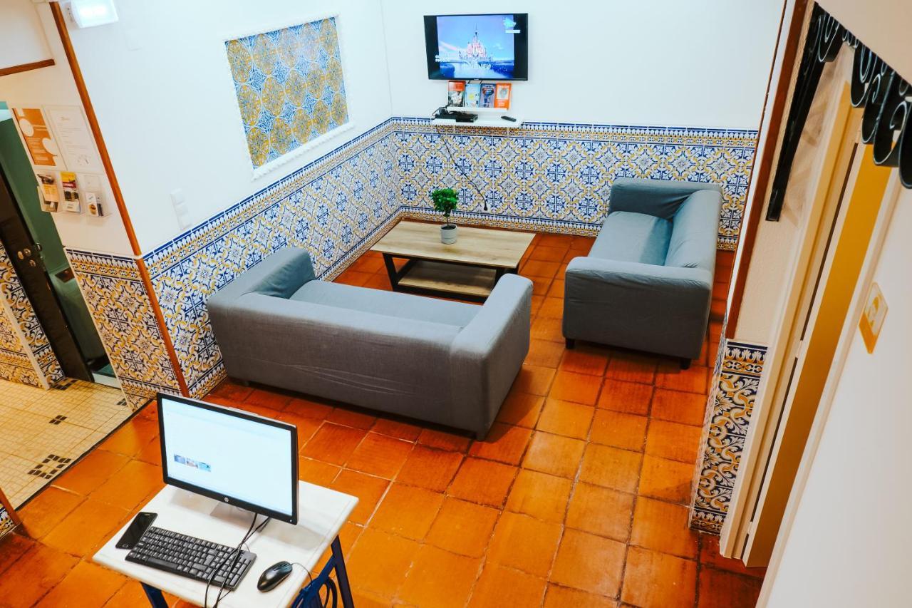 Help Yourself Hostels - Restelo Lissabon Buitenkant foto