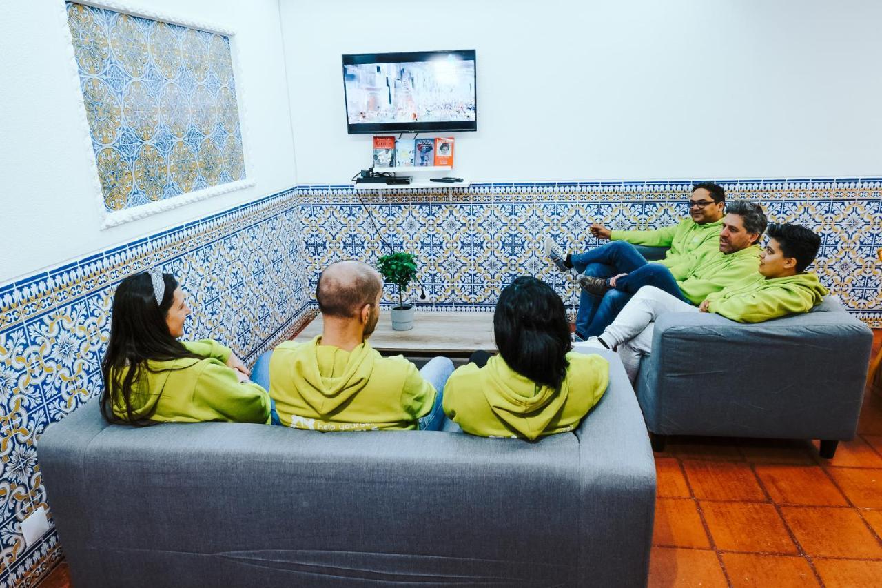 Help Yourself Hostels - Restelo Lissabon Buitenkant foto