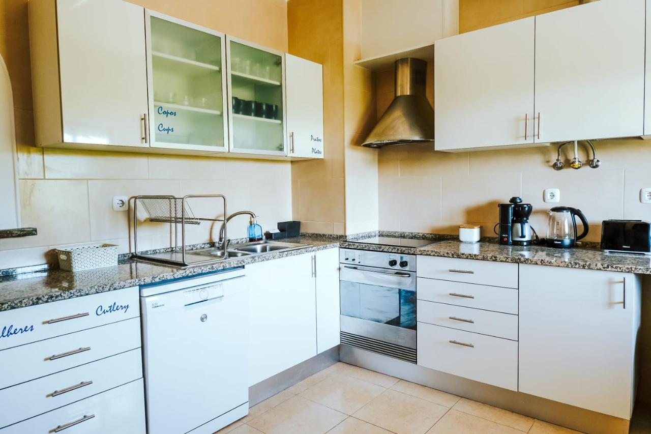 Help Yourself Hostels - Restelo Lissabon Buitenkant foto